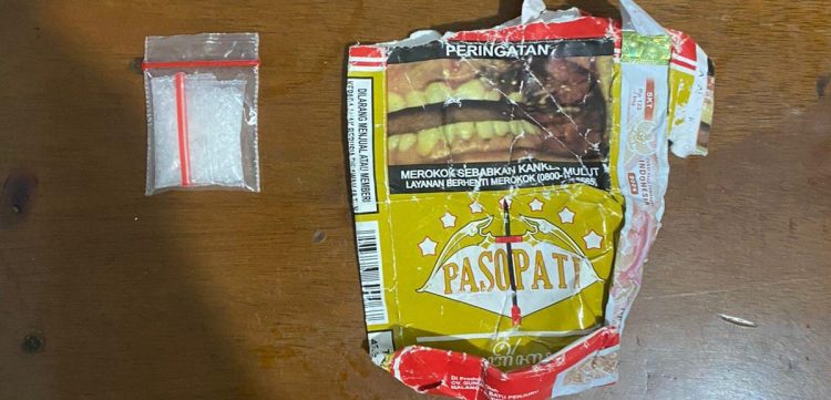 Modus Sandal Jepit Dua Pemuda Diamankan Miliki Narkotika