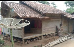 Rumah Seorang Nenek di Lebak Nyaris Ambruk dan Butuh Bantuan
