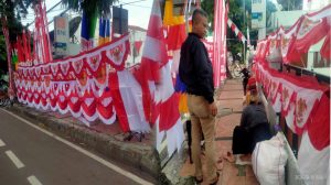 Pedagang Pernak Pernik Sambut Hut RI ke-79 di Jalan Printis Keluhkan Omset yang Terus Menurun