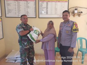 Memastikan Berjalan Aman dan Lancar Serda Andi Widodo Dampingi Penyaluran Bantuan BCP