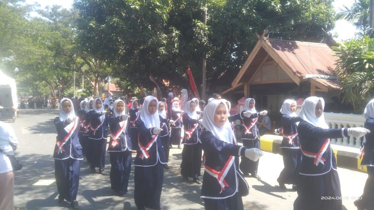 Meriahkan Hari Kemerdekaan RI ke 79, Ratusan Peserta Ikuti Gerak Jalan Santai di Jeneponto