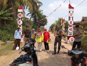Meriahkan Hut RI ke-79 Serda Saiful Setiawan jadi Juri Lomba Kebersihan Lingkungan di Desa Tri Sinar