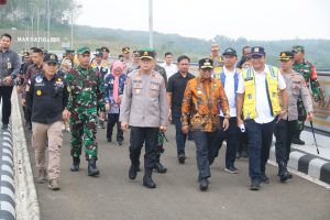 3 Pejabat Lampung Tinjau Bendungan Marga Tiga Kodim 0429/Lamtim Bersama Polres Lakukan Pengamanan