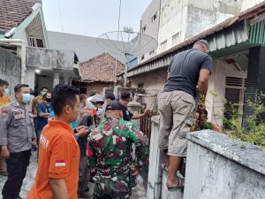 Penemuan Mayat Pria Paruh Baya, Sat Reskrim Polres Metro Olah TKP
