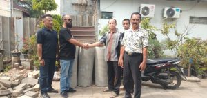 Peduli Lingkungan, Batu Relawan Bacawagub Banten Ade Sumardi Berikan Bantuan Gorong-gorong