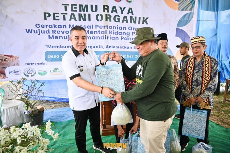 Temu Raya, Bupati Dendi Dukung Petani Organik Menuju Revolusi Mental Pertanian