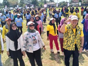 Ela-Azwar Sapa Warga Sambirejo dengan Senam Sehat