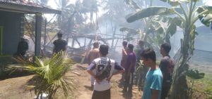 Pondok dan Rumah Semi Permanen di  Desa Bolang Hangus Terbakar 