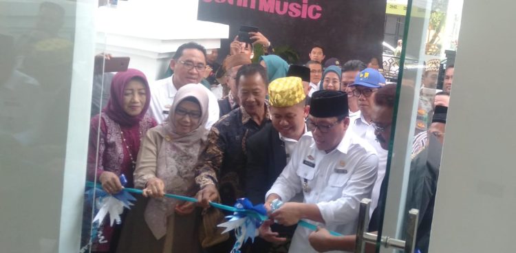 Silaturahmi dan Soft Opening, Walikota Metro Meresmikan Kantor Soft Opening
