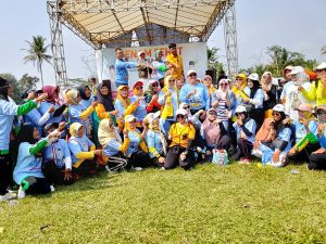 Ratusan Kaum Ibu Banjiri Senam Masal Ela-Azwar di Lapangan Desa Sumberejo