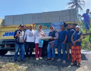 Semangat Bantu Warga,Tim Relawan Kemanusiaan Jalur AW Salurkan Bantuan