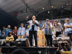 Ela-Azwar Dangdutan Bersama Ribuan Warga Kecamatan Sribhawono