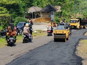 UPTD PUPR Banten Wilayah Lebak Lakukan Pemeliharaan Rutin Jalur Cipanas – Citorek