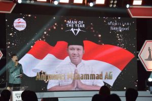 Cawabup Pesawaran Nomor Urut 02 Terima Penghargaan “Man of The Year 2024