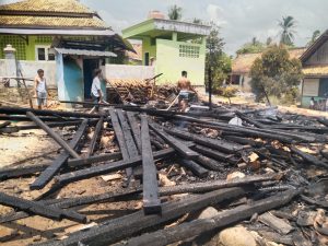 Rumah Warga di Desa Padang Ratu Ludes Terbakar