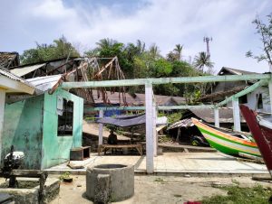 Bangunan TPI Tak Beratap di Sukahujan Lebak Dikeluhkan Warga