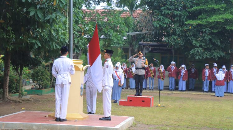 Kapolres Metro Jadi Pembina Upacara di SMAN 1 Kota Metro