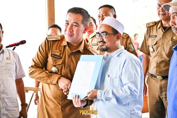 Wujudkan Program Swasembada Pangan Bupati Pesawaran Salurkan Bantuan Bagi Petani