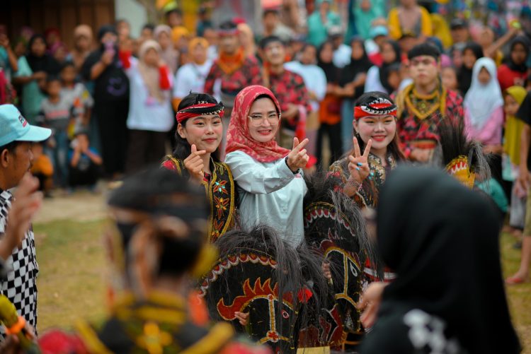 Simpatisan Nanda – Anton di Kecamatan Way Ratai Membludak