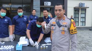 Sat Narkoba Polres Metro Gelar Tes Urine, Diikuti Kapolres dan Jajaran