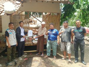 Musibah Pohon Tumbang di Kecamatan Wanasalam Terima Bantuan dari YBM PLN UID Banten