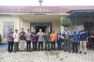 Dandim 0429/Lamtim Dampingi Kapolda Lampung Tinjau Rapat Pleno Tingkat PPK