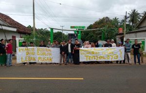 Konflik Tanah di Blok Tenjolaya, Puluhan Mahasiswa Demo Didepan Kantor DPRD Lebak