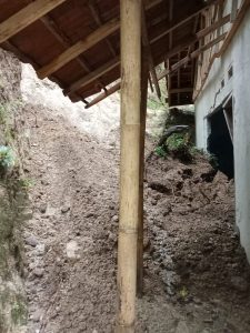 Longsor Akibat Hujan, Timpa 3 Rumah Warga di Cilograng