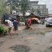 Sering terjadi Kecelakaan, Warga Ciktim Perbaiki Jalan Rusak