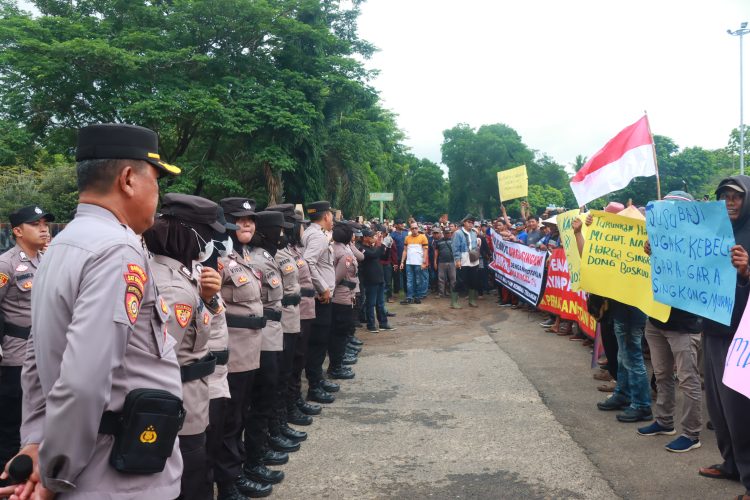 Unjuk Rasa Petani Singkong di Kantor Bupati dan DPRD, Polres Lamtim Ciptakan Pengaman Kondusif