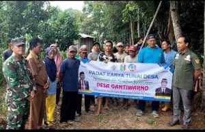 Babinsa Bersinergi Sukseskan Program Padat Karya Tunai Desa