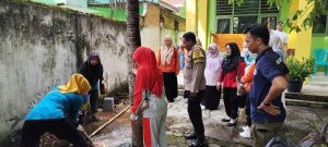 Berantas Sarang Nyamuk DBD, Jajaran Polres Metro Bersama Masyarakat Gelar Gotong-royong