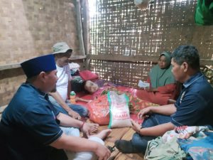 PWI Banten Bersama Relawan Anak Kampung Berikan Santunan kepada Penderita Hidrosefalus