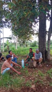 Guna Tingkatkan Kerjasama, Babinsa Melaksanakan Komsos dengan Warga Binaan