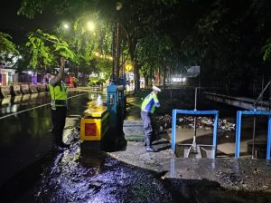 Guna Antisipasi Banjir, Kapolres Metro Intruksi ke Kasat Cek Rutin Debit di Pintu Air