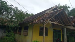 Adanya Kabel PLN di atap Rumah, Warga Cilangkahan Dihantui Kekhawatiran