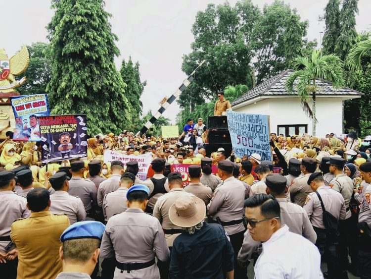 2700 Tenaga Honor Aksi Minta Penuhi PPPK Tahun 2024