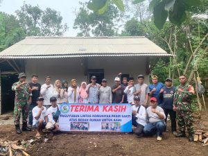 Peduli Sesama, Babinsa Koramil 15/PS Bersama Linkom Bedah RTLH Warga Kurang Mampu
