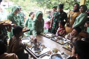 Dapur Masuk Sekolah Kodim 0429/Lamtim Sasar SDN 1 Toto Projo