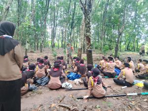 Pelajar SMA N 1 Way Jepara Terima Pembekalan Materi Survival Anggota Koramil 429-09/WJ