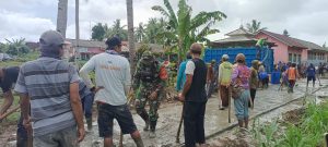 Luar Biasa, Danramil 03/MT Pimpin Gotong Royong Pengecoran Jalan Hasil Swadaya Masyarakat
