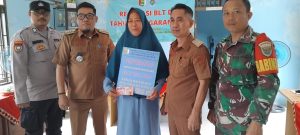 Terima BLT – DD, Puluhan Warga Desa Sukajaya Punduh Sumringah