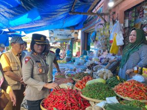 Bersama Dinas Ketapang, Kapolres Maya Sidak Harga Sembako di Pasar Kedondong