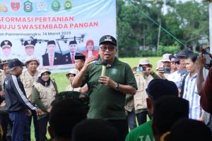 Ribuan Petani Hadiri Lauching Penggunaan Drone Sprayer oleh Bupati Takalar