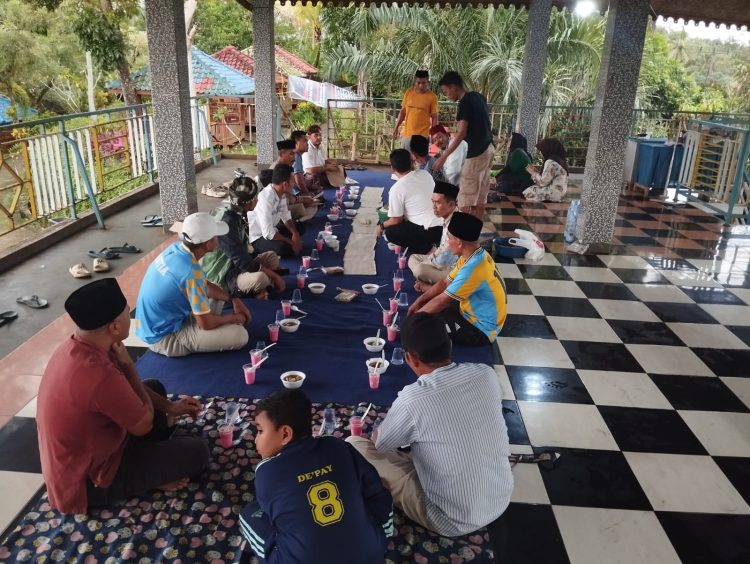 Keluarga Besar Bociss Old Star Gelar Bukber dan Santunan Yatim
