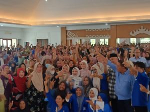 Didampingi Suami, Putri Zulhas Disambut Ratusan Warga Pesawaran