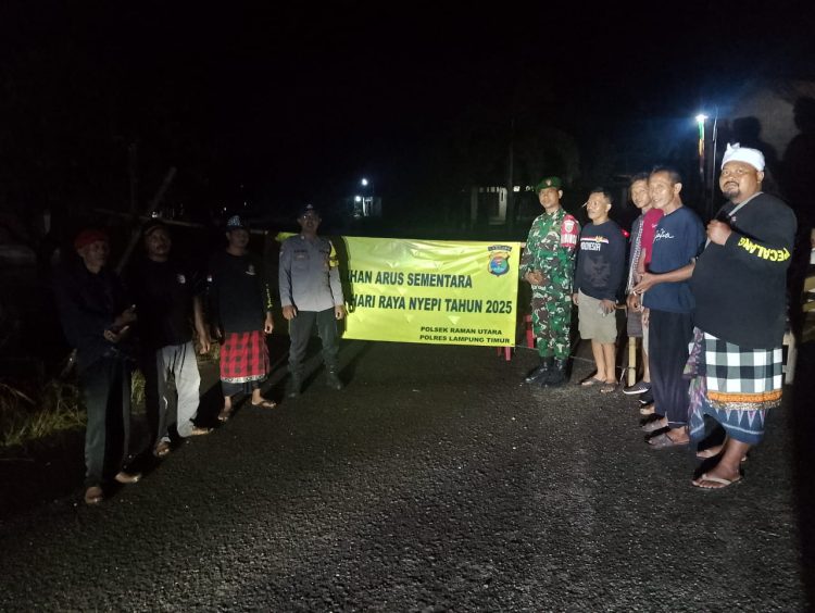 Amankan Perayaan Hari Raya Nyepi, Babinsa Koramil 429-08/RU Laksanakan Penyekatan dan Pengalihan Arus Lalu Lintas
