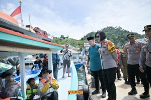 Lebaran Ketiga, Bupati Dendi Tinjau Arus Lalu Lintas di Destinasi Wisata