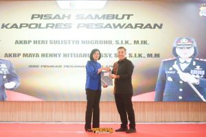 Pisah Sambut Kapolres Pesawaran, AKBP Maya Henny Serahkan Tongkat Komando kepada AKBP Heri Sulistyo