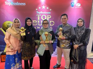 Bupati Ela Siti Nuryamah dan PT BPRS Lampung Timur Ukir Prestasi di TOP BUMD Awards